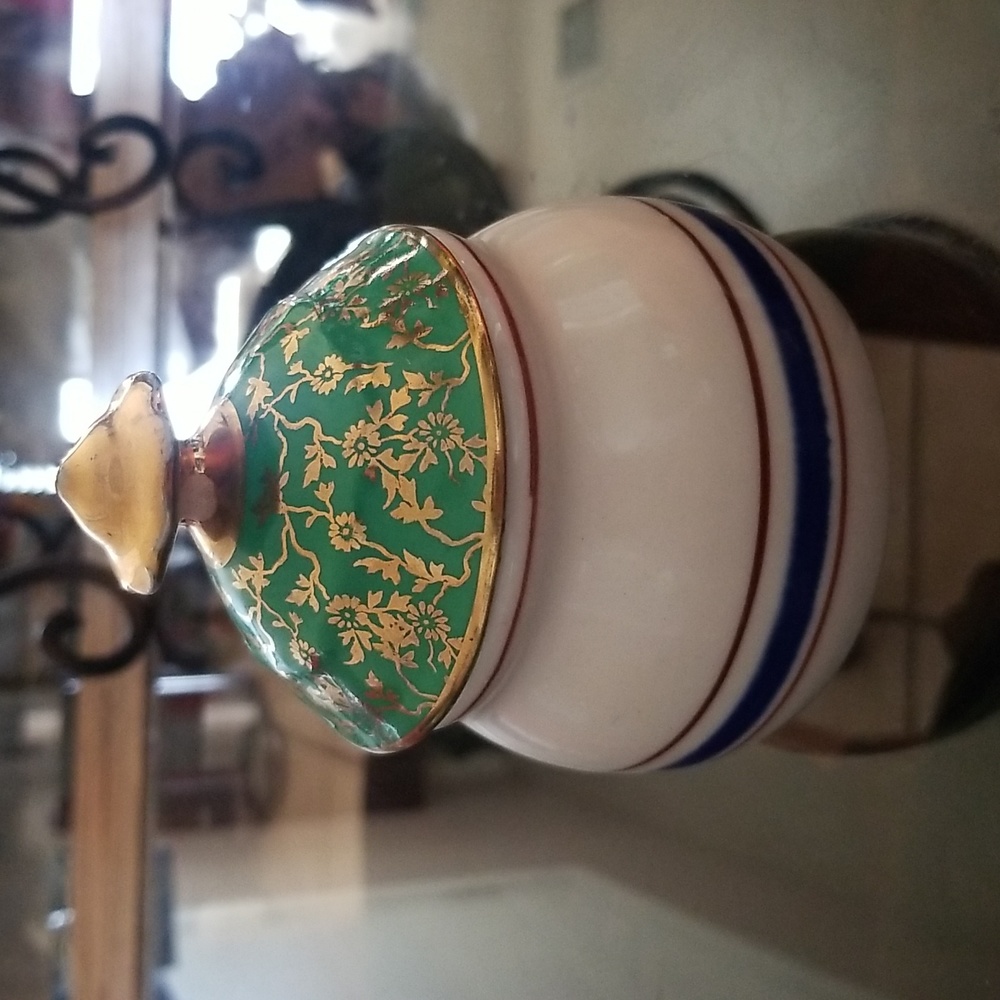 Sugar bowl